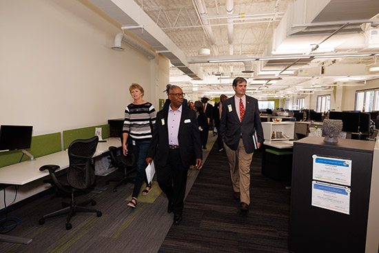 Photo of the visit of the President to the new College of Engineering building